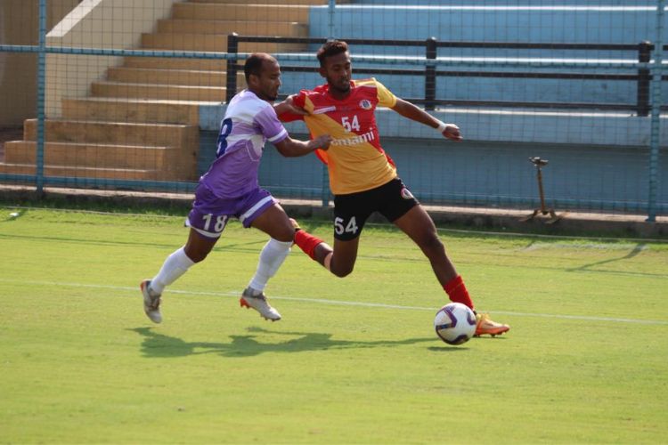 East Bengal got stuck by United Sports,coach Steve raised questions about extreme heat.