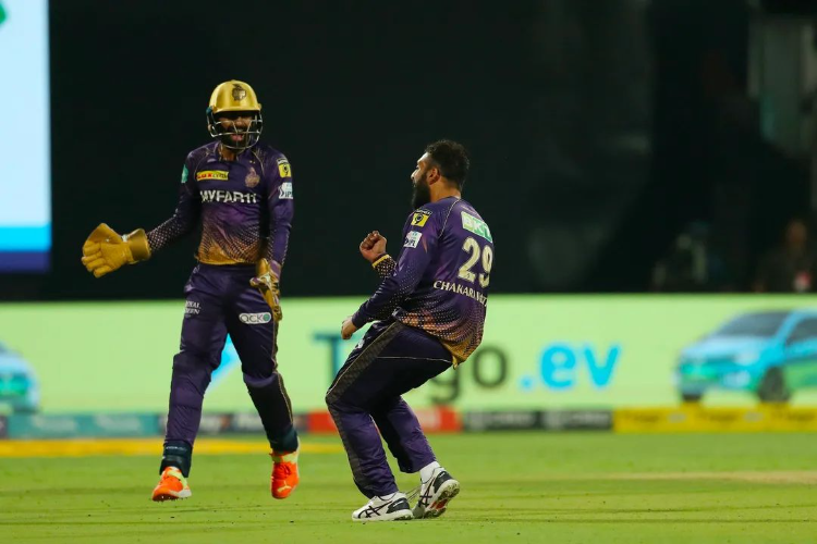 Varun takes 3 wickets as Kolkata defeats Bangalore by 21 runs