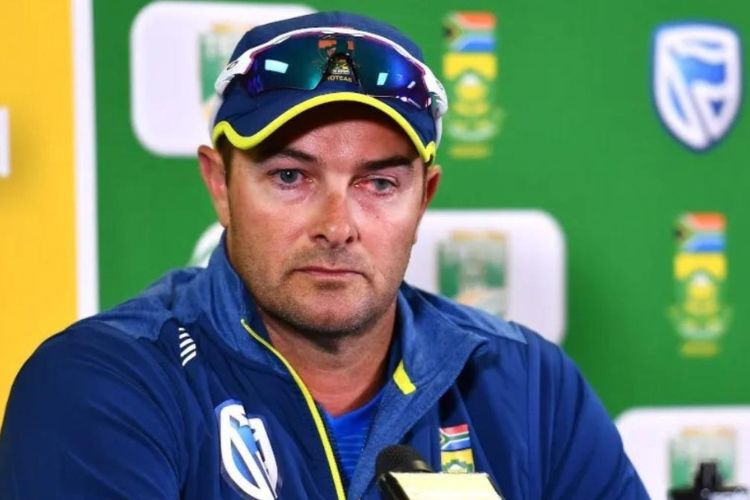 MI head coach Mark Boucher gives a smashing reply to Sunil Gavaskar’s statement