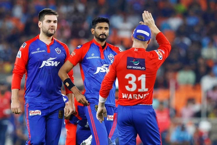 Delhi Capitals rout RCB by seven wickets