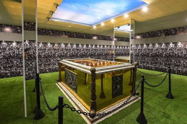 Brazil: Pele's gilded, turf-lined tomb opens to public