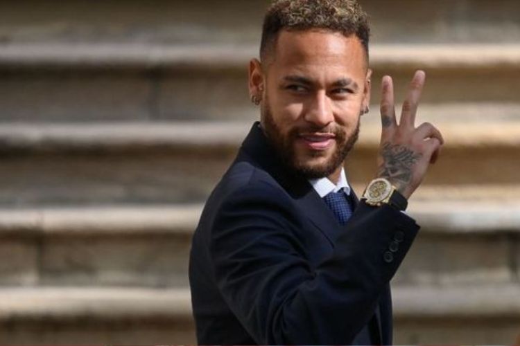 Man United in active transfer-talks with PSG to sign Neymar in stunning summer deal