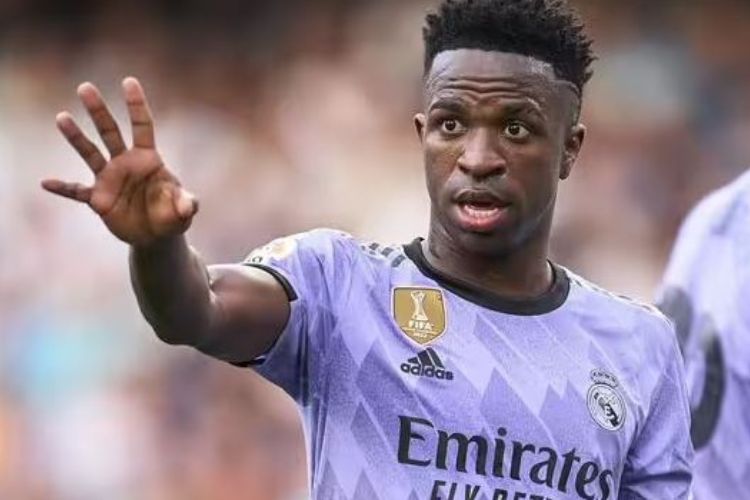 Vinicius Jr holds meeting with Real Madrid president as star plans to make 'exit'