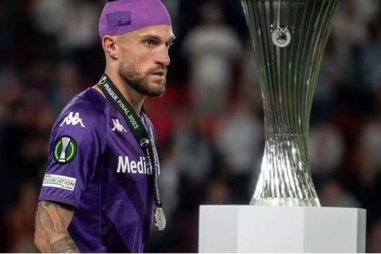 Fiorentina captain Cristiano Biraghi hits out at West Ham fans after gruesome head injury