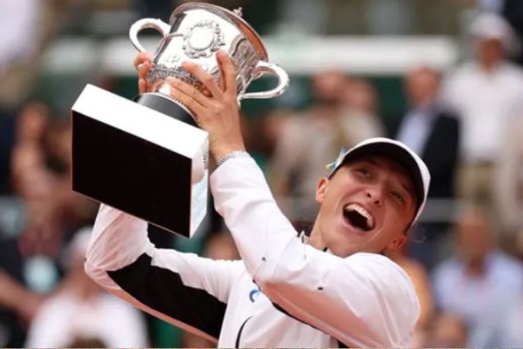Swiatek wins French Open title after beating Muchova 6-2, 5-7, 6-4