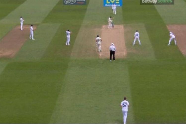 England's Brumbrella foxed Australia, Cummins strikes in second innings