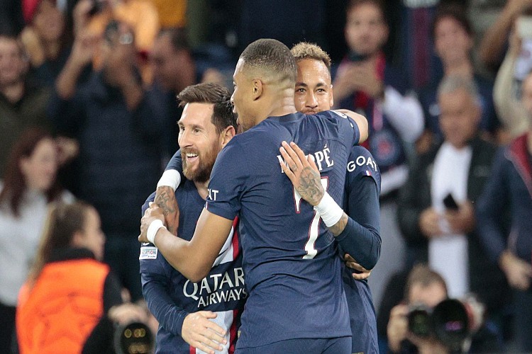 Messi on love-hate relationship of PSG fans, citing examples of Neymar and Mbappe