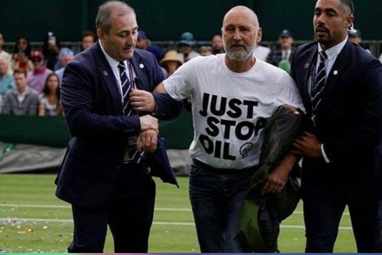 Just Stop Oil protesters briefly halt play on third day of Wimbledon