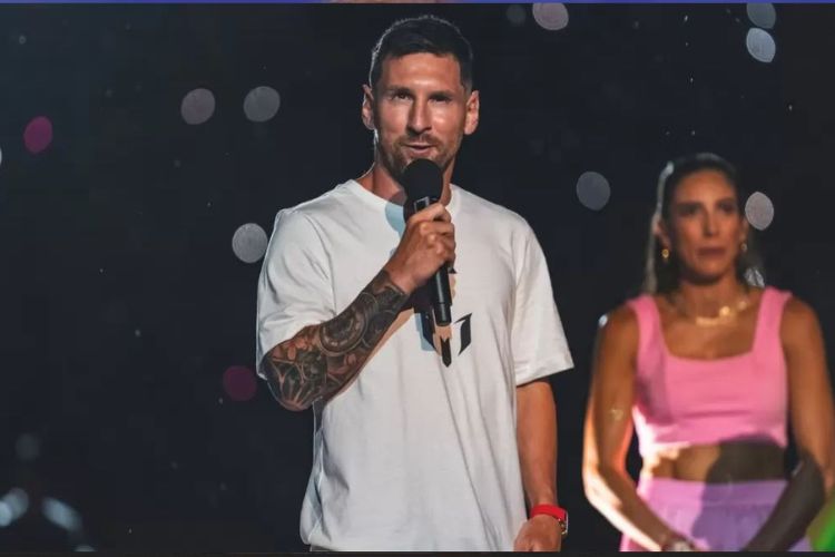 Messi finally introduced by Inter Miami with Fireworks and fans' celebrations