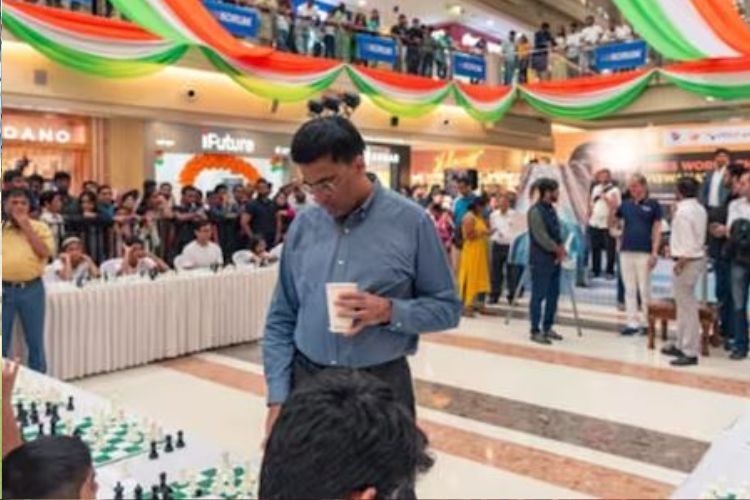 Anand wins 22 games against 22 players simultaneously