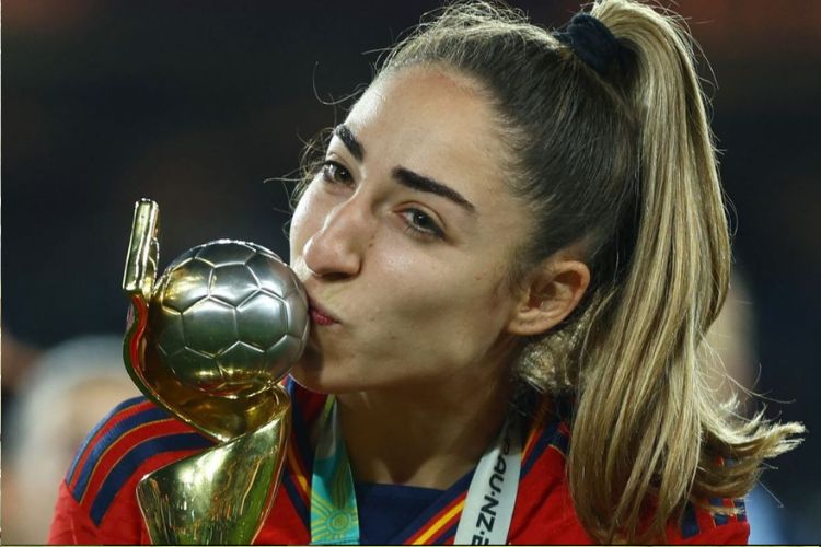 Spain's match-winner Olga Carmona found out father died after game