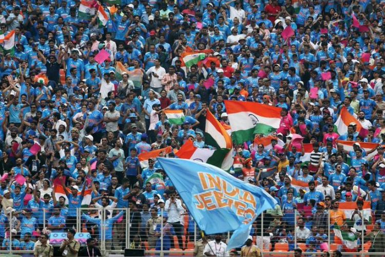 India beat Pakistan by 7 wickets amidst "Jeetega bhai, Jeetega" chants