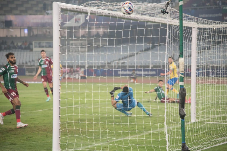 Mohunbagan SG losse their home match in ISL against Keral Blasters by a solitary goal by Dimitrios