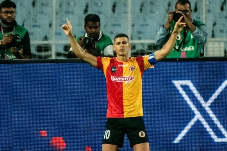 Cleiton, Crespo strikes keep East Bengal's playoff hopes alive