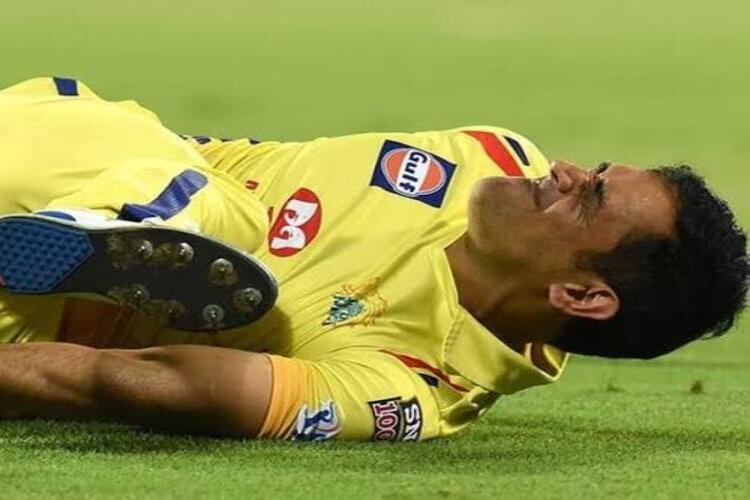 Dhoni is likely to undergo knee surgery once again!