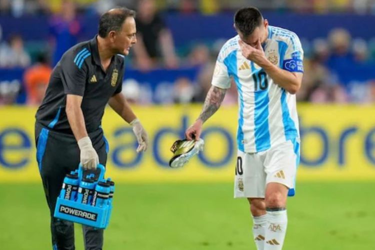 Messi in tears on the bench after being substituted in Copa America final