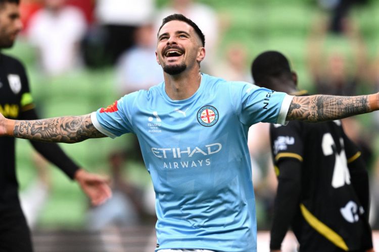 Jamie Maclaren signs for MBSG on a four-year contract, thrilled about the ‘derby’