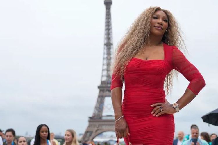 Serena Williams condemns Paris hotel after being denied access to eat at 'empty restaurant'