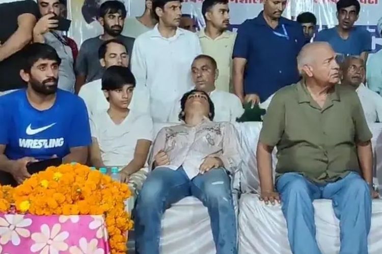 Exhausted Vinesh falls ill, fainted during felicitation in the village