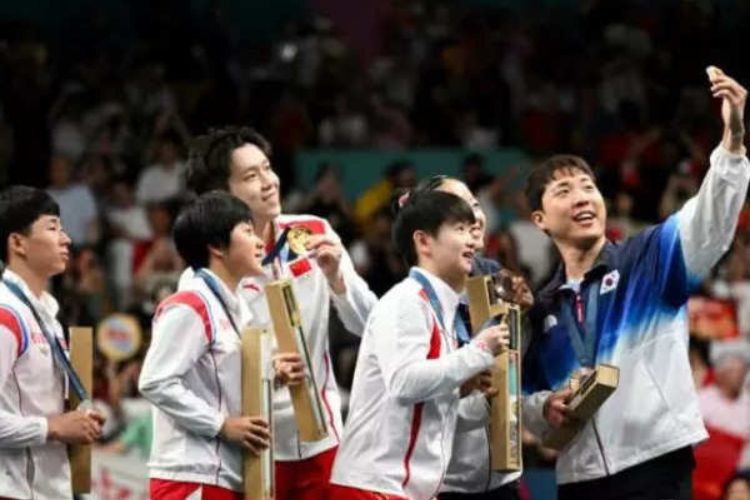 Selfie Leads to punishment for North Korean athletes