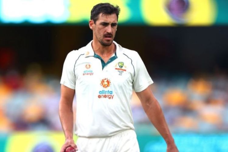 India All Out for 180; 'The ball goes through weird patches!' says Starc