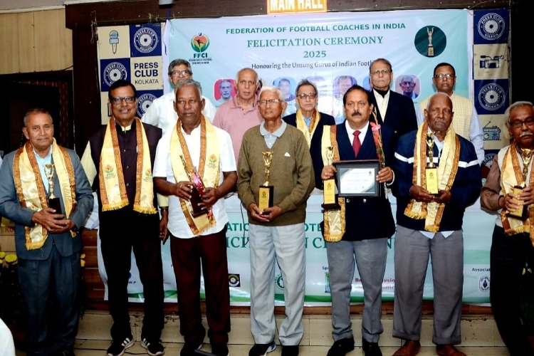 FFCI honours 'Unsung Gurus' in the field of coaching