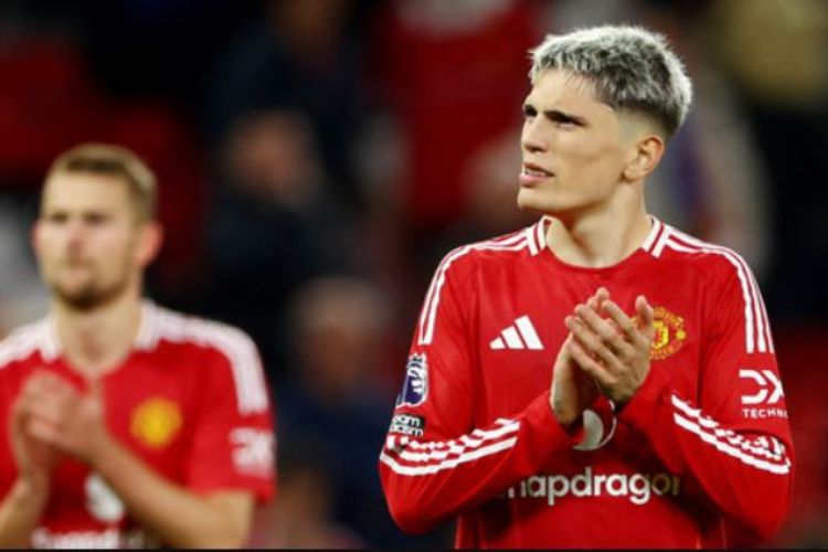 Manchester United winger gets his lost dogs; shows gratitude to the lady giving match tickets!